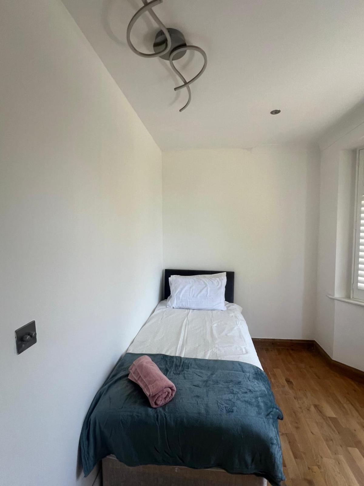 Good Priced Single Rooms In Northolt Exteriér fotografie
